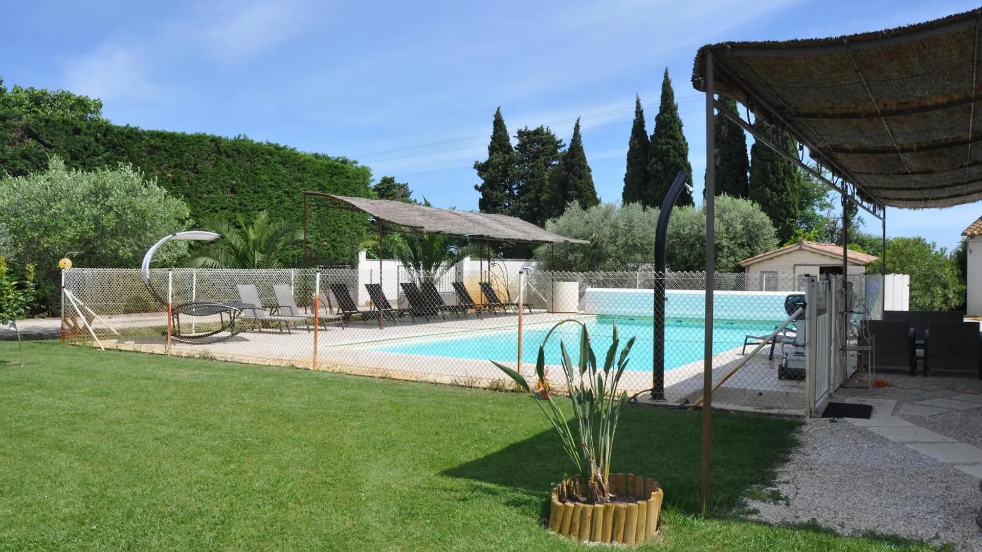 Logis Hotel Des Granges Arles