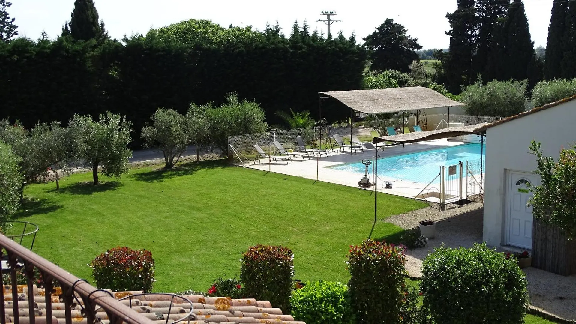 Logis Hotel Des Granges Arles