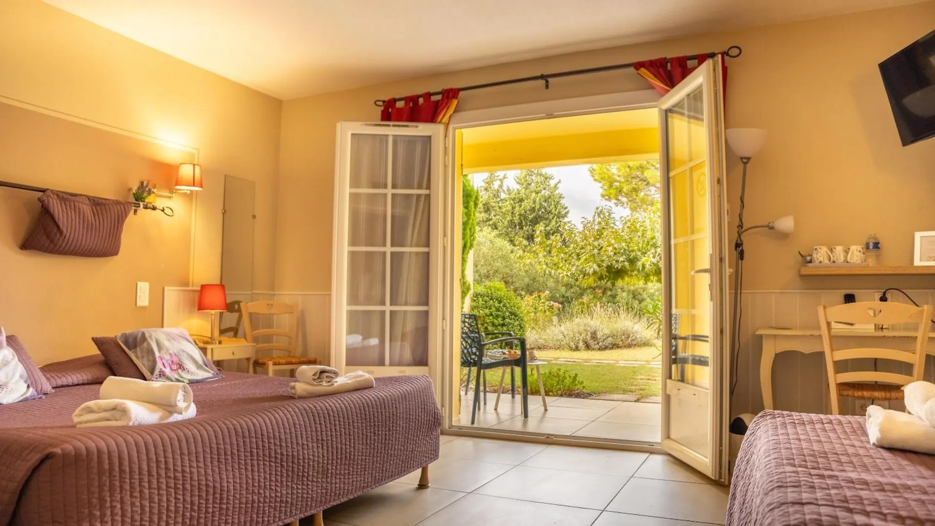 Logis Hotel Des Granges Arles