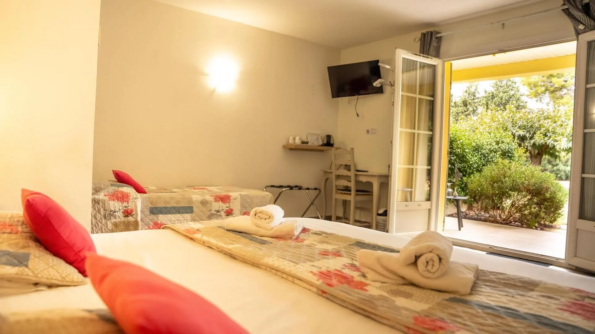 Logis Hotel Des Granges Αρλ