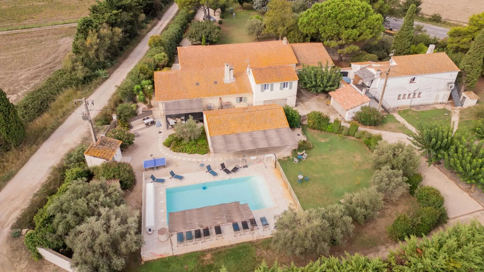 Logis Hotel Des Granges Αρλ