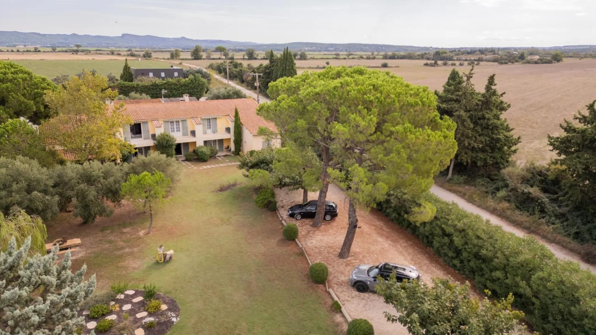 Logis Hotel Des Granges Arles 3*,