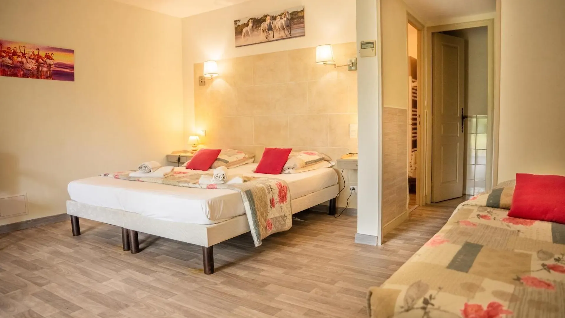 Logis Hotel Des Granges Arles