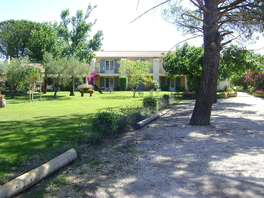 Logis Hotel Des Granges Αρλ 3*,