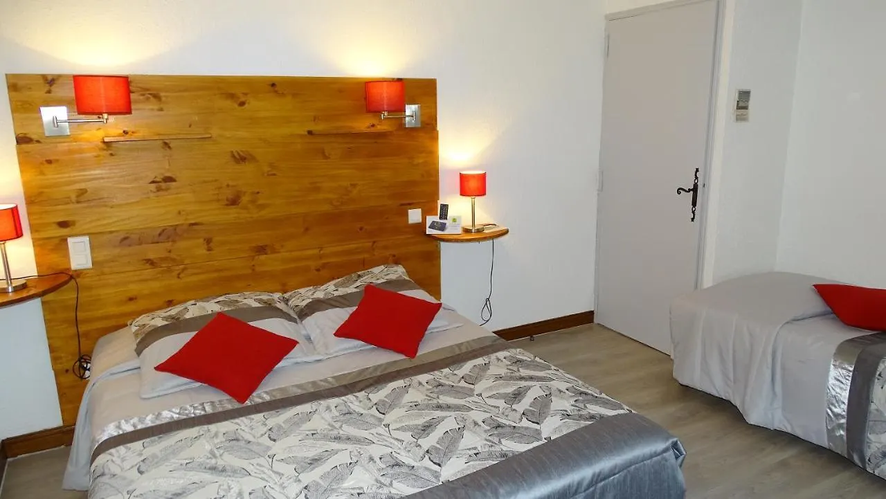 ***  Logis Hotel Des Granges Arles Francia