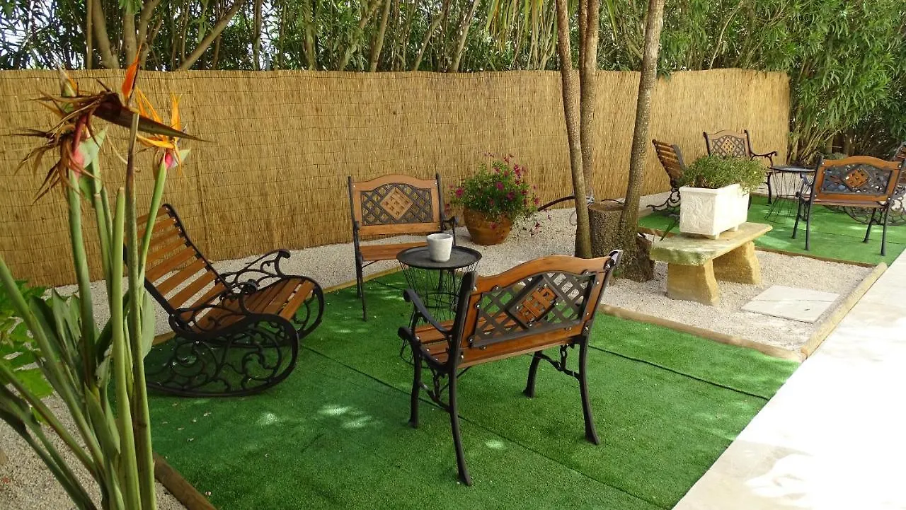 Logis Hotel Des Granges Αρλ